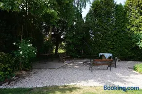 Comfortable house with garden - Image 2