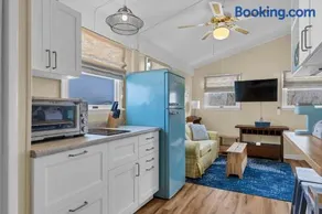 Cozy apartment, private beach & jacuzzi - Image 3