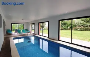 Maison avec Piscine intérieure privée sans vis à vis chauffée toute l année - Image 1