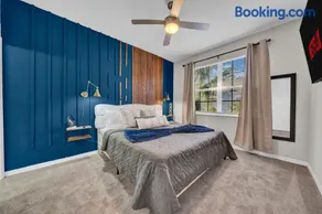 Modern 2BR2BA King Bed Pool, Gym #6 - Image 1