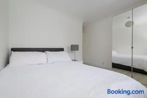 Cosy 2 bed Bluewater Kent Apartment - Image 3