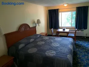 Rumford Motor Inn - Image 2