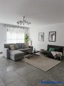House for 7 people with parking, near Versailles & Paris - Image 3