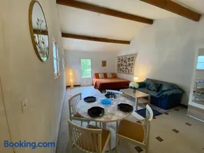 Studio 50m² avec jardin clos, proche plage et commerces - FR-1-364-158 - Image 1