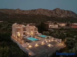 Tomas Villas - Image 1