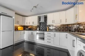 Four Bedroom House By Travel Lets Self Catering Accommodation Ballygowan With Near Belfast - Image 4