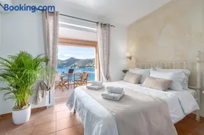 Niovi Seaview Apartments - Image 2