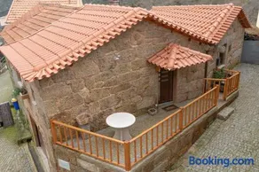 Casa Largo S Lourenço e Casa da Videira - Image 1