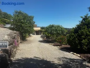 Gite Dans Une Maison En Rez De Chaussée Avec Piscine - Image 4