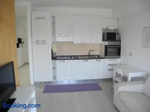 Marina Apartment - Image 2