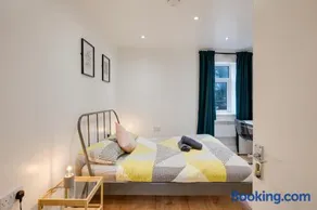 Relax in a modern Cardiff home by the City Centre & Bute Park - Free Parking - Image 1