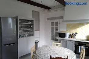 MAISON DE MAITRE 230M² EN PLEIN COEUR DU VILLAGE - Image 2