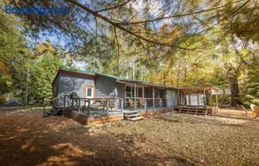 Hills Haven - Luxury Riverfront Cottage - Image 4