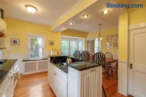 Family & Dog Friendly 4BR in Downtown NE Harbor - Millbrook - Image 1