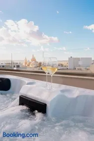 PH Jacuzzi &StunningTerrace Near Tarxien Temples - Image 4