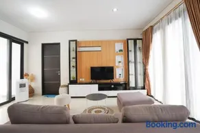 The Lavana Signature Greenkhaza Villa Jogja - Image 2