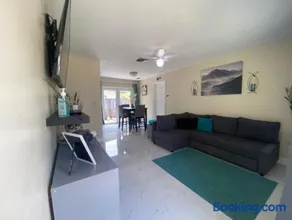 Cozy 1-Bedroom 1-Bathroom w/Parking and Fast Wifi - Image 3