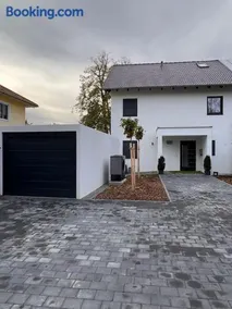 Viel Platz in Burghausen für Freunde und Familie - Image 1