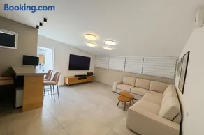 Loft 44 - Image 1