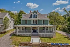 The Grand Castalian Inn Bed and Breakfast - Image 3