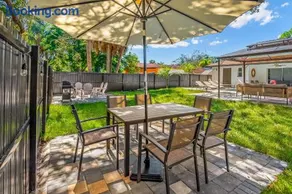 When in Naples! Heated Pool, Villa-Attached to one more Villa, 3miles to the beach - Image 2