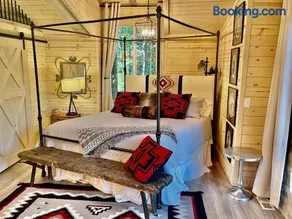 Sundance carriage house romantic Sleeps 5 - Image 2