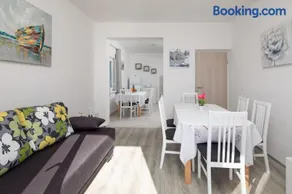 Apartments 20 meters from the beach - Image 3