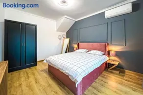 Deluxe Central Rooms - Image 5