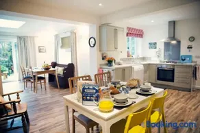 1 Teesdale Road - Image 3