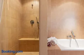Elegant private estate - Image 4