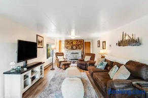 Dog-friendly home with Siuslaw River views fireplace & WiFi - near beach & town - Image 3
