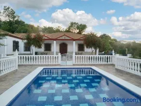 Charming chalet in Prado del Rey with private pool - Image 1