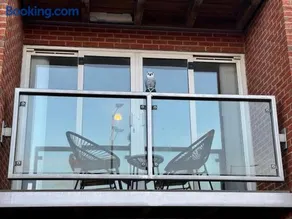 Coastal 2 Bathroom Apartment, Free Parking - Image 2
