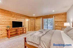 Great Blue Lodge - Spacious Ski Lodge, Hot Tub, Sauna, Game Room & More - Image 3