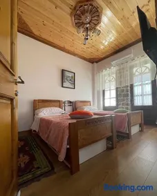 As e vogël, As e madhe - Image 3