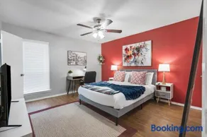 Homey 1BD TCU walkable - Image 1