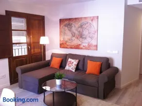 Superb Central Market Apt - Image 1