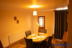 Mansfield House - Sleeps 10, Free Parking, WiFi - Weekly & Monthly Stay Deals! - Image 2