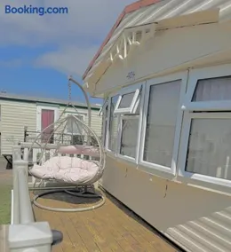 2 bedroom cosy caravan, Sealands - Image 5
