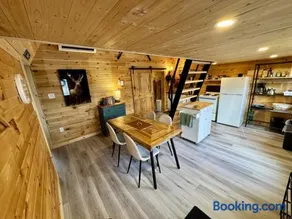 Hillside Haven 1 Bedroom with Hot Tub - Image 2