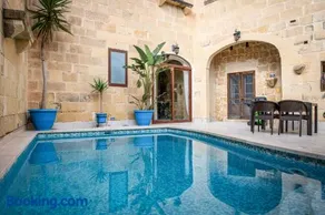 4 Bedroom Holiday Home with Private Pool & Views - Image 2