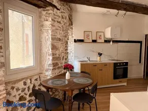 Authentic apartment in the center of the village - Image 1