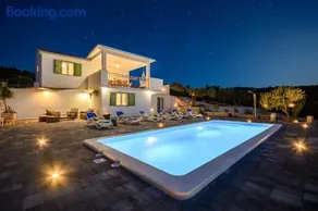 Holiday Home Nono Ante with heated pool - Image 3