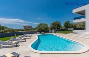 A lovely poolside villa in Krnica ideal for family - Image 5