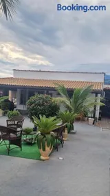 Fully Equipped Family Home Near the Beach - Image 3