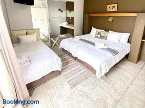 Atlantic-Square Guesthouse - Image 2