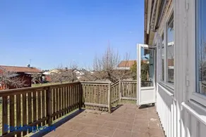 Spacious villa close to the city in Enskede - Image 3