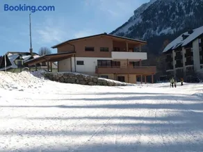 Haus Royal - Image 5