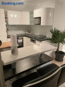 Moderne Wohnung mit Garten - Image 3