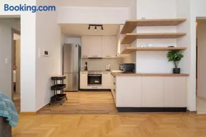 Athens Central Apartment With Balcony - Image 4